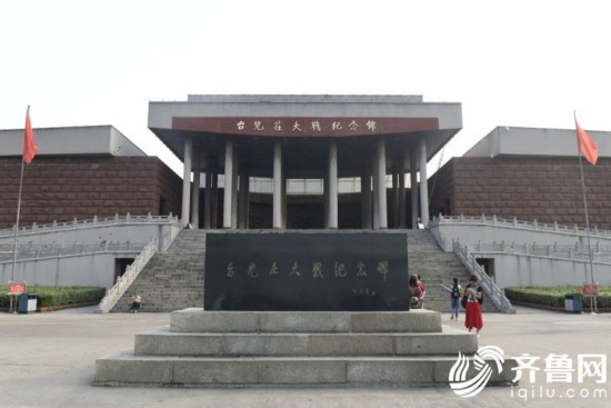感受历史缅怀先烈 全国网络媒体记者走进台儿庄大战纪念馆